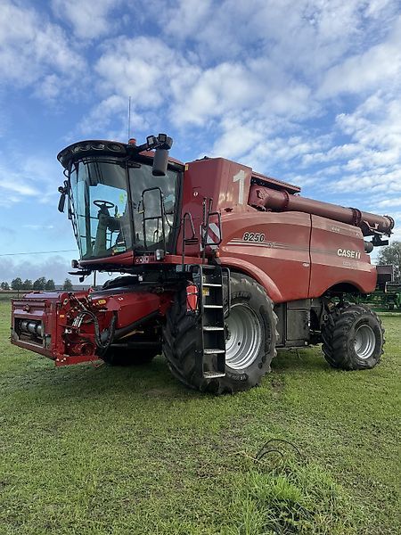 Case IH Axial Flow 8250 Combine harvester €221,256