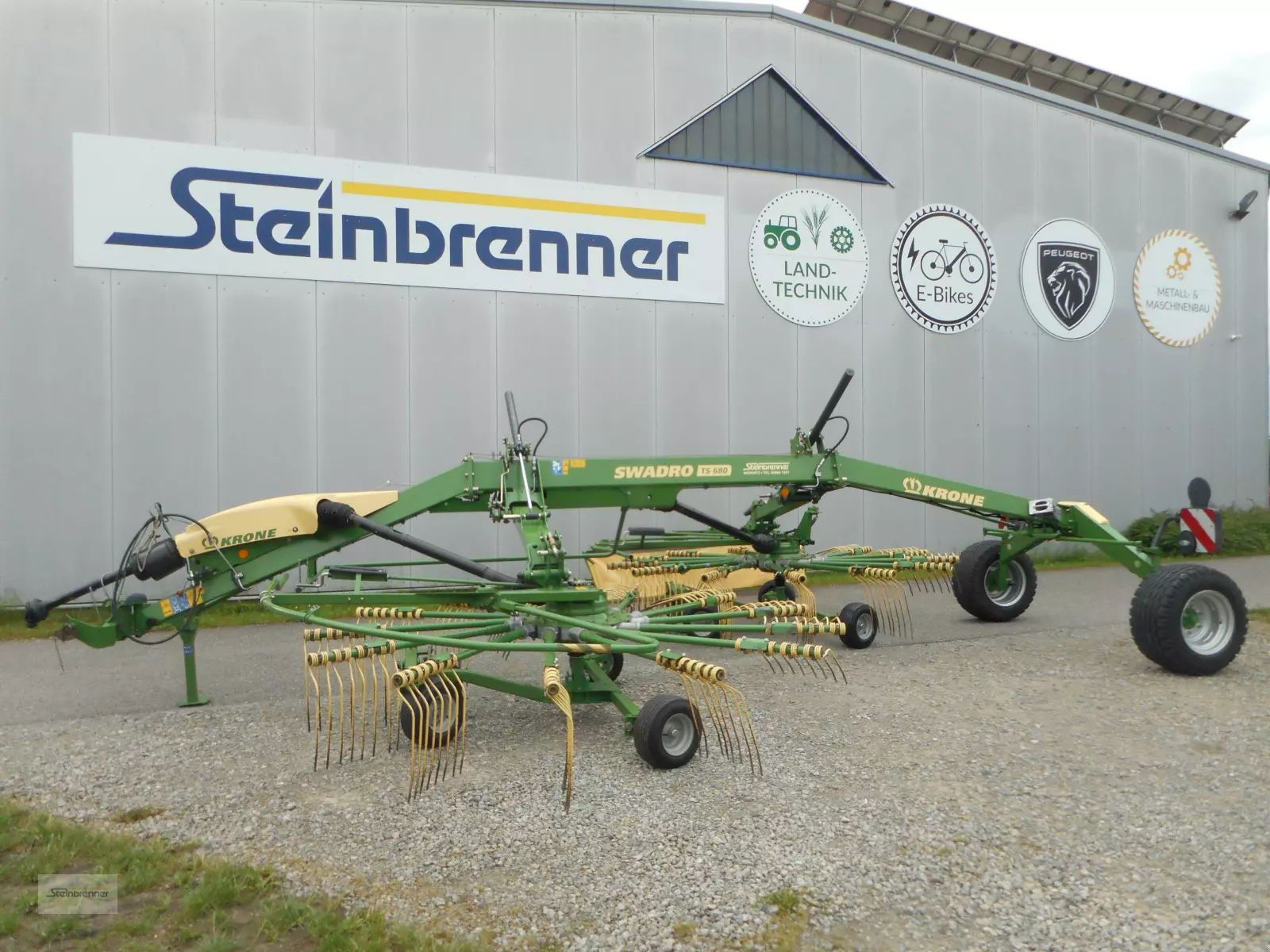 E-FARM: Krone Swadro TS 680 - Grabljice - id HTPRSTP - 15.042 € - Leto izgradnje: 2016 - Nemčija