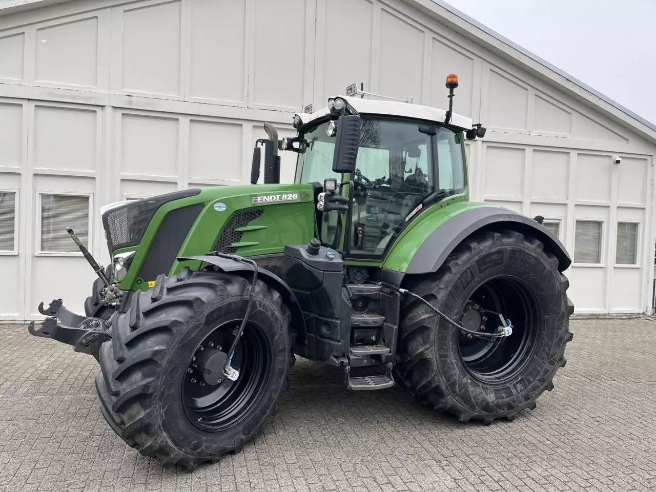 Fendt 828 Vario Tractor €105,000