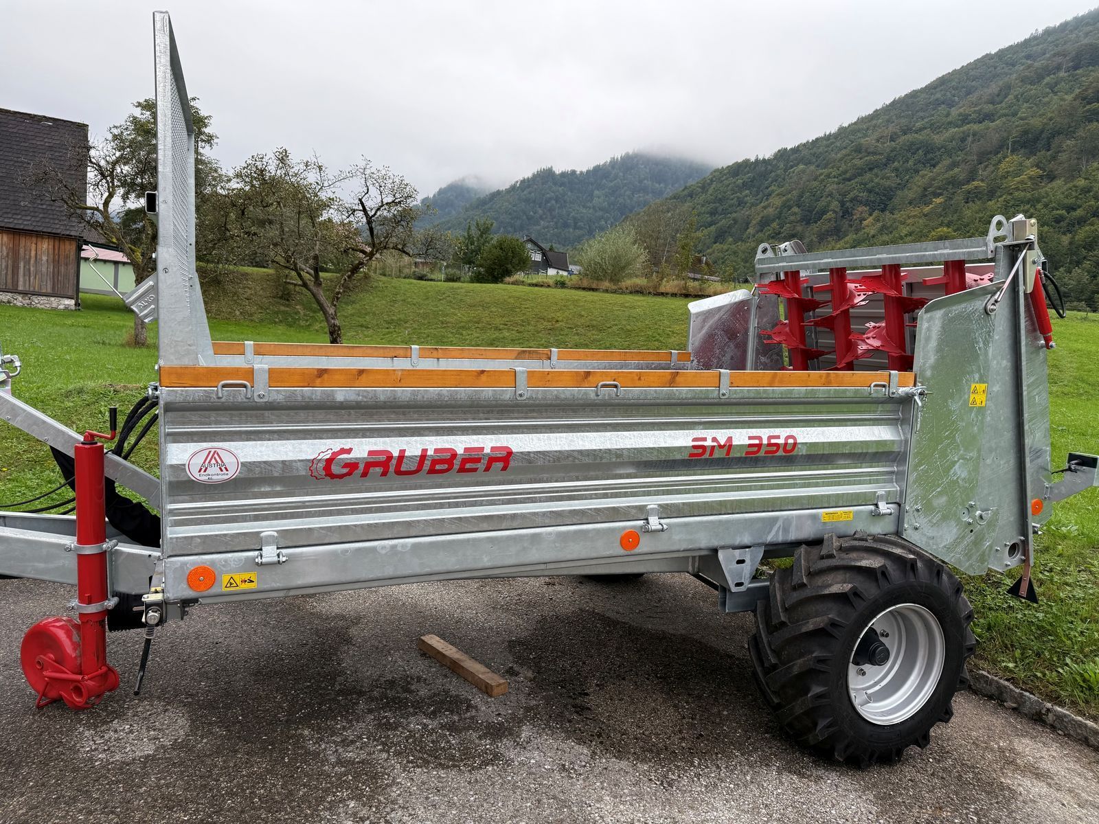 Gruber sm350t berg - miststreuer Manure and compost spreader €21,659