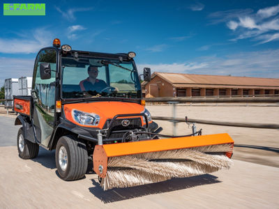 E-FARM: Kubota rtvx1110 incl frontkehrmaschine - Motor vehicle - id FLQNMRY - €33,500 - Year of construction: 2023 - Germany