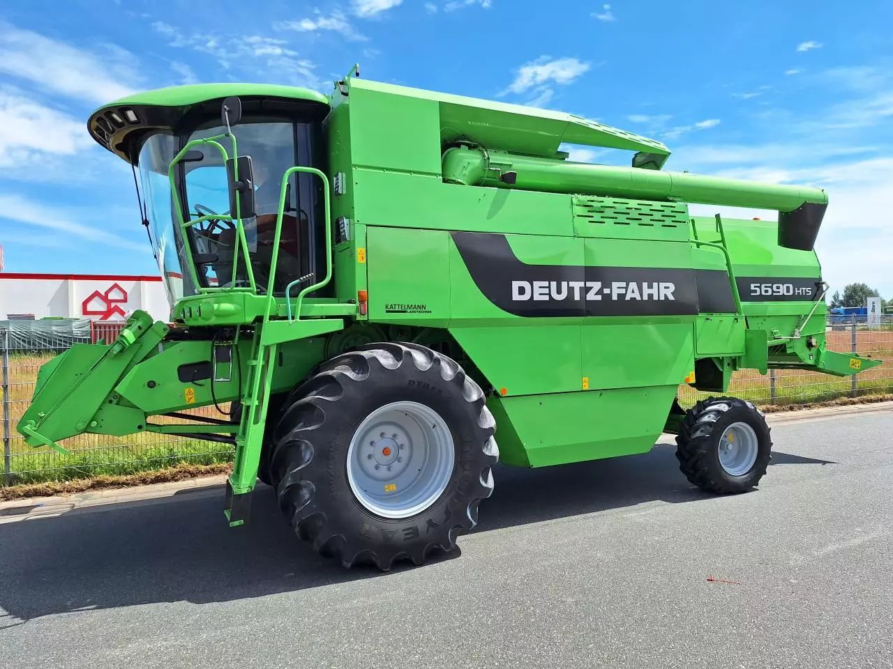 E-FARM: Deutz-Fahr 5690 HTS - Moissoneuse-batteuse - id ZDTJSCE - Année: 2008 - Puissance du moteur (chevaux): 320,Allemagne