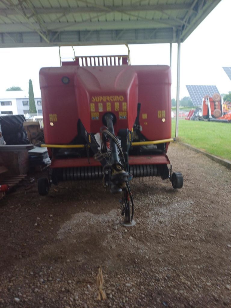 E-FARM: Supertino sr 712 - Presse à balles - id YZ3MALK - 29 000 € - Année: 2008 - Balles produites: 21 700,France