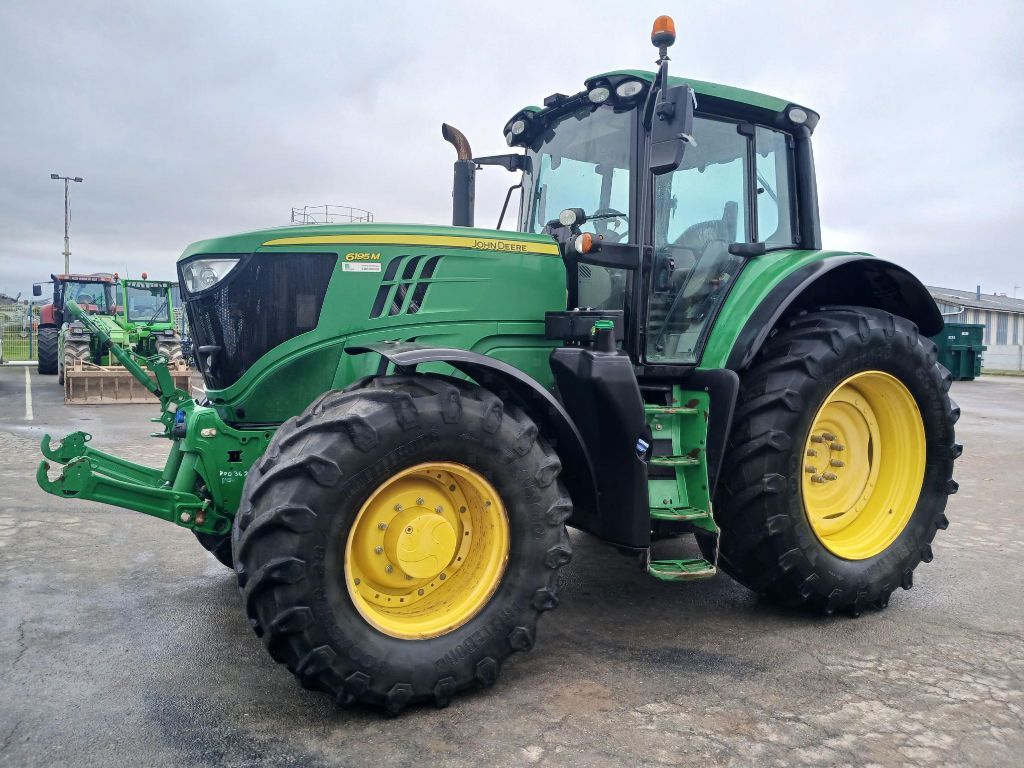 John Deere 6195 M Tractor €75,000