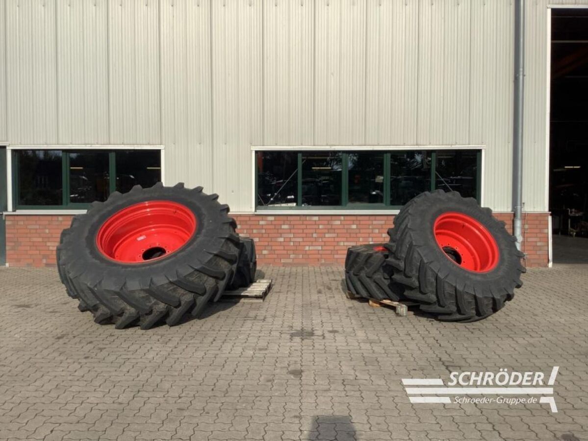 TRELLEBORG vf 600/70 r30 + vf 650/75 r42 Pneumatico e cingolo 11.885 €
