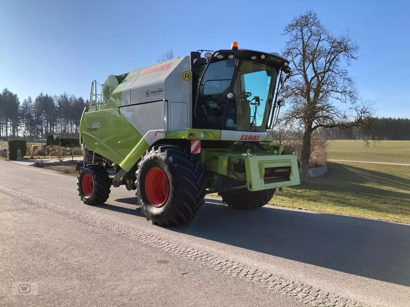 E-FARM: Claas Tucano 330 - Combine harvester - id FQIQIFC - €122,500 - Year of construction: 2013 - Engine hours: 1,465,Engine power (HP): 238,Austria