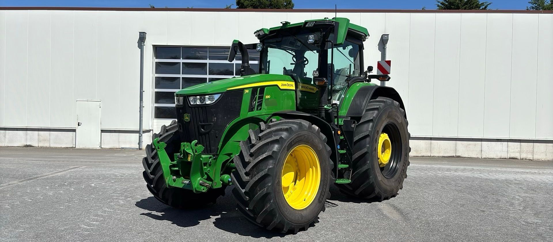 John Deere 7R 330 Tractor €199,000