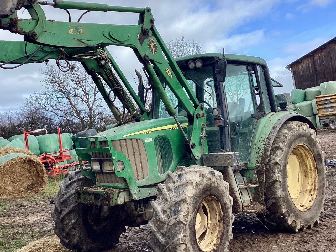 E-FARM: John Deere 6320 Premium - Tractor - id PZUF2WG - 26.000 € - Año: 2006 - Horas: 10.000,Potencia del motor: 110,Francia