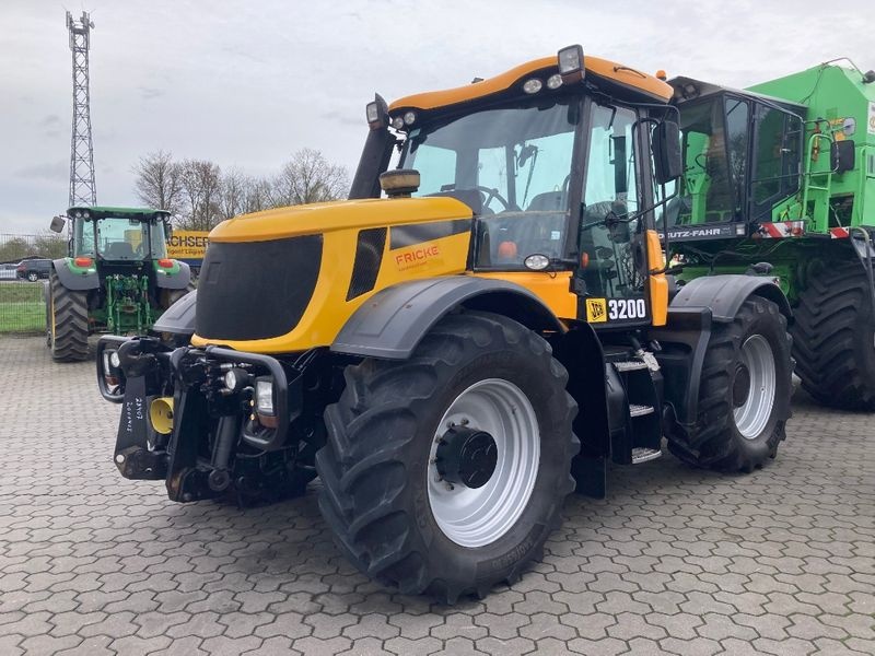 JCB Fastrac 3200 tractor 27 950 €