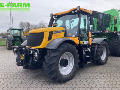 E-FARM: JCB Fastrac 3200 - Tracteur - id U6EQQ8I - 27 950 € - Année: 2010 - Puissance du moteur (chevaux): 203