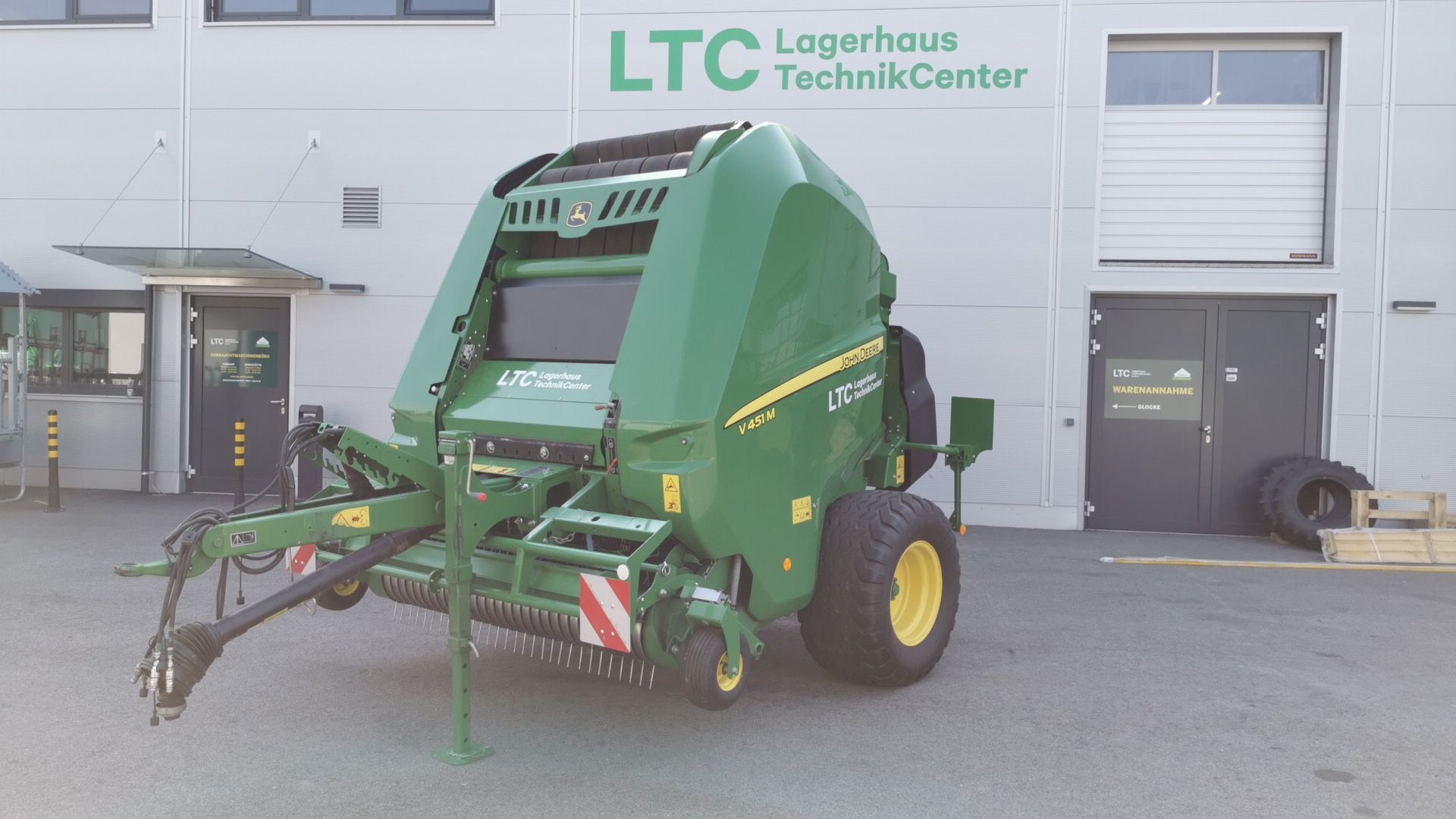 E-FARM: John Deere V451M - Presse à balles - id JDJJWNC - 41 658 € - Année: 2022 - Balles produites: 500,Autriche