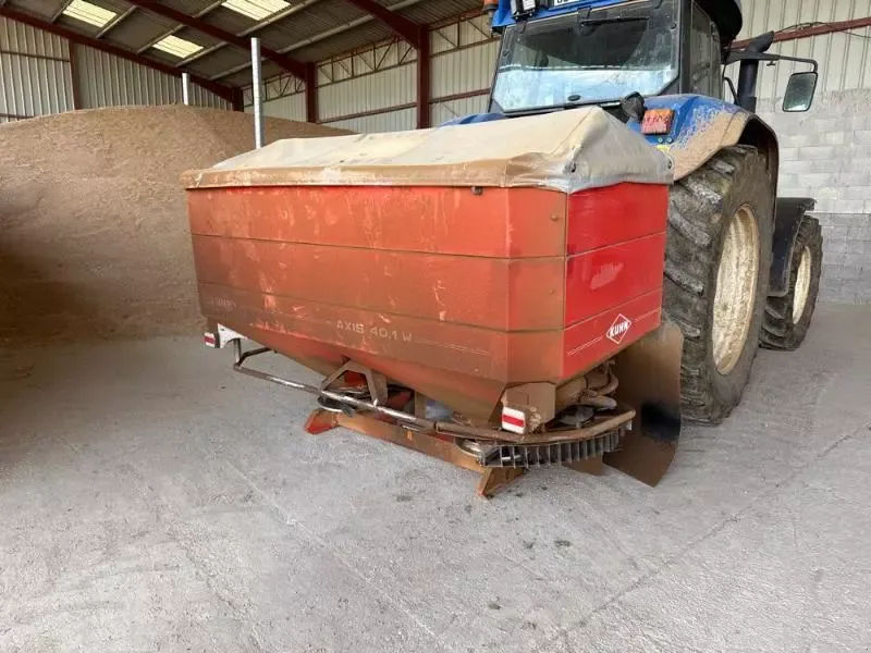 E-FARM: Kuhn axis40-1w - Düngerstreuer - id JKEQXGR - Baujahr: 2007 - Frankreich
