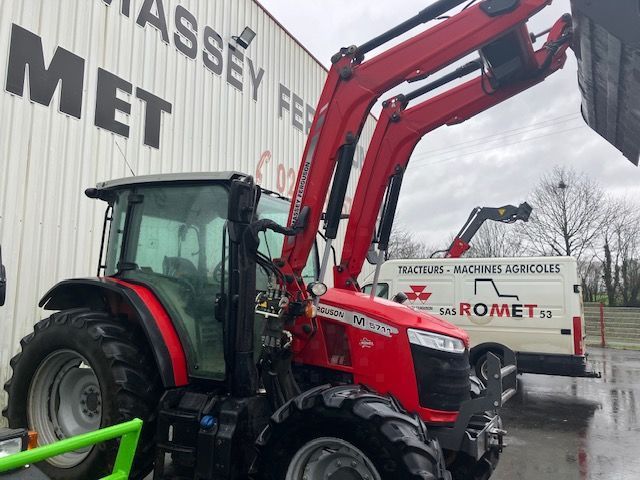 E-FARM: Massey Ferguson 5711M - Tractor - id EYTC3U8 - 52.000 € - Año: 2020 - Horas: 2800,Potencia del motor: 110,Francia