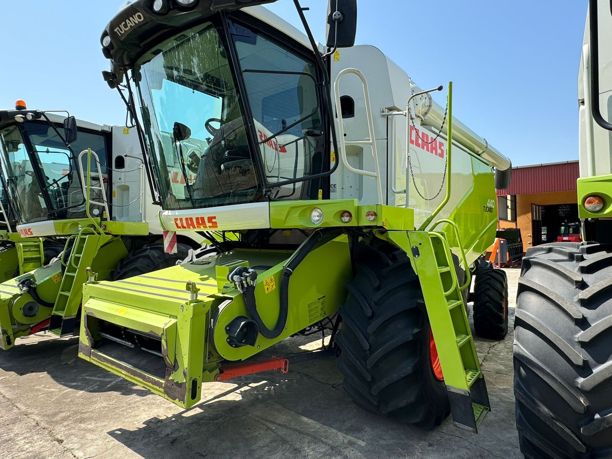 E-FARM: Claas Tucano 440 - Moissoneuse-batteuse - id 7AWUXRY - 172 000 € - Année: 2017 - Lecture du nombre d'heure: 2 344,Puissance du moteur (chevaux): 281,Hongrie