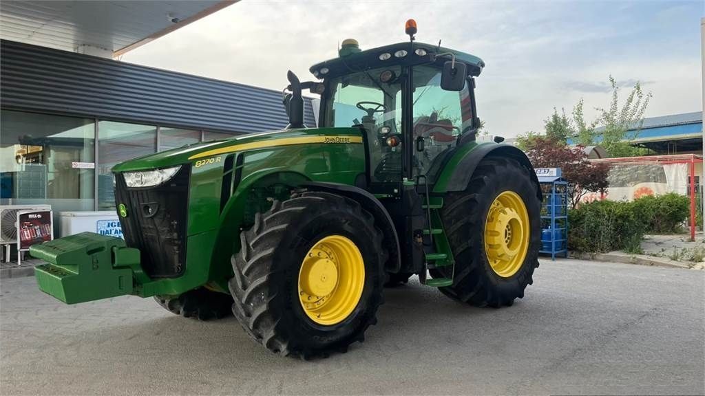 E-FARM: John Deere 8270 R - Tractor - id 27BEKLF - 99.000 € - Año: 2016 - Horas: 5998,Potencia del motor: 269,Bulgaria