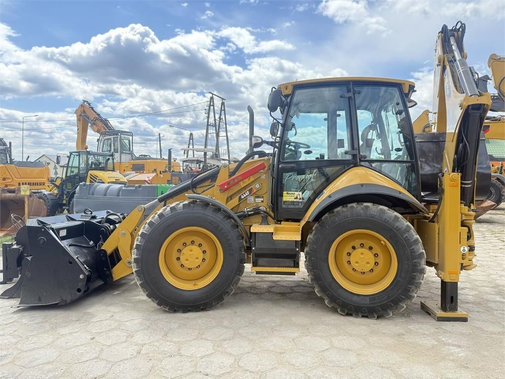 Caterpillar 444 Retroexcavadora 76.210 €