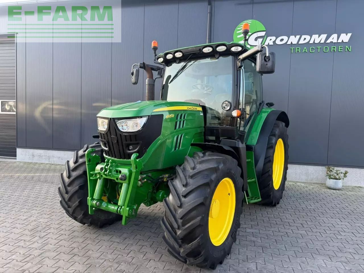 John Deere 6125 R Tractor €51,500
