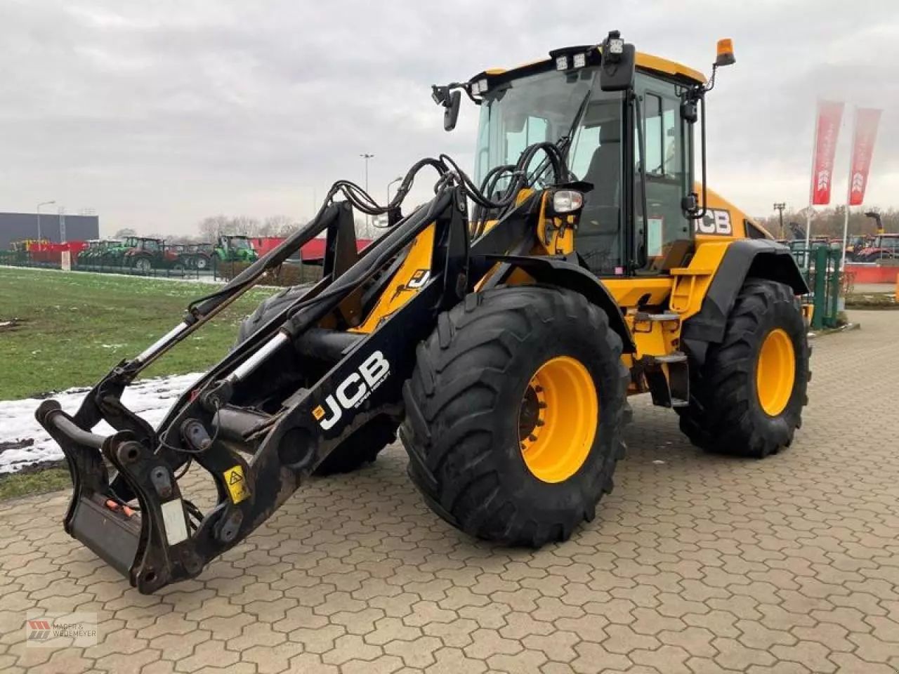 E-FARM: JCB 419s agri super high lift - Chargeuse sur pneus - id UMU1HZQ - 119 000 € - Année: 2018 - Lecture du nombre d'heure: 3 697,Puissance du moteur (chevaux): 184,Allemagne