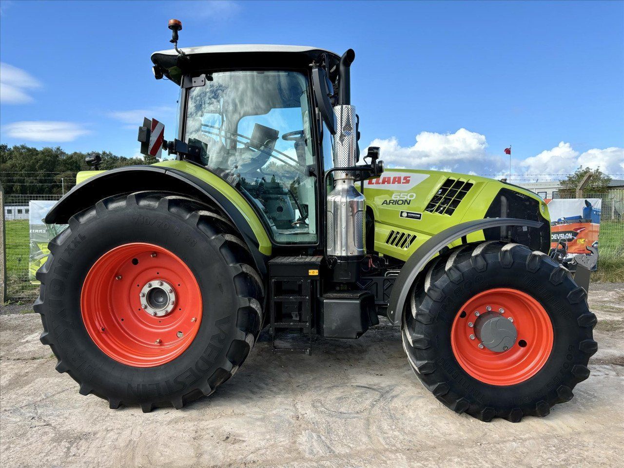 E-FARM: Claas Arion 650 CEBIS - Traktor - id QQ8TWL9 - 68.626 € - Baujahr: 2020 - Abgelesene Motorstunden: 7.093,Motorleistung (PS): 185,Vereinigtes Königreich