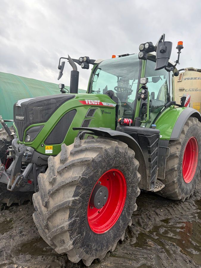 Fendt 724 Vario Tractor €155,000