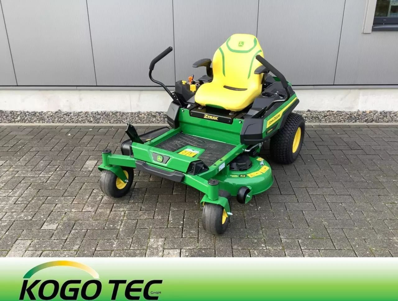 John Deere 320R Rasenmäher 5.251 €