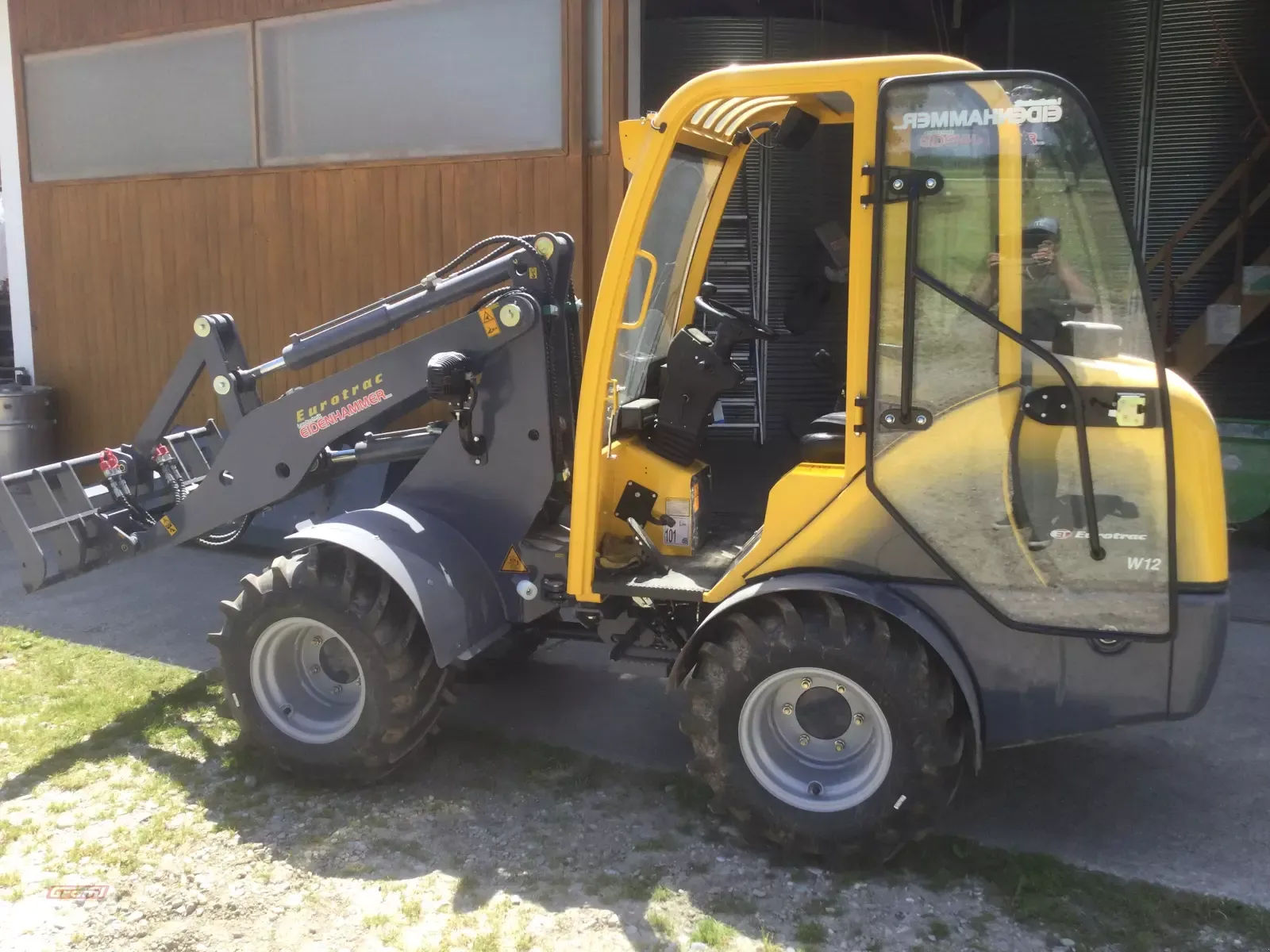 E-FARM: Eurotrac w12 - Gummiged - id XNZKHMV - 34.404 € - Produktionsår: 2022 - Motortimer: 70,Motoreffekt (HP): 25,Tyskland