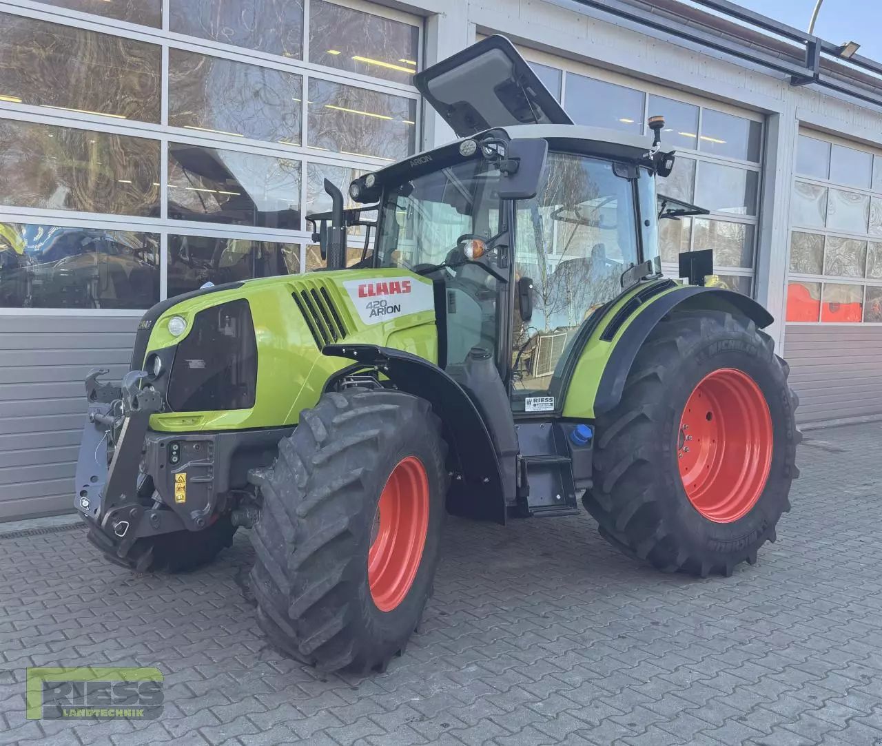 E-FARM: Claas Arion 420 - Tractor - id IFCQ71D - €62,900 - Year of construction: 2017 - Engine hours: 2,523,Engine power (HP): 98,Germany
