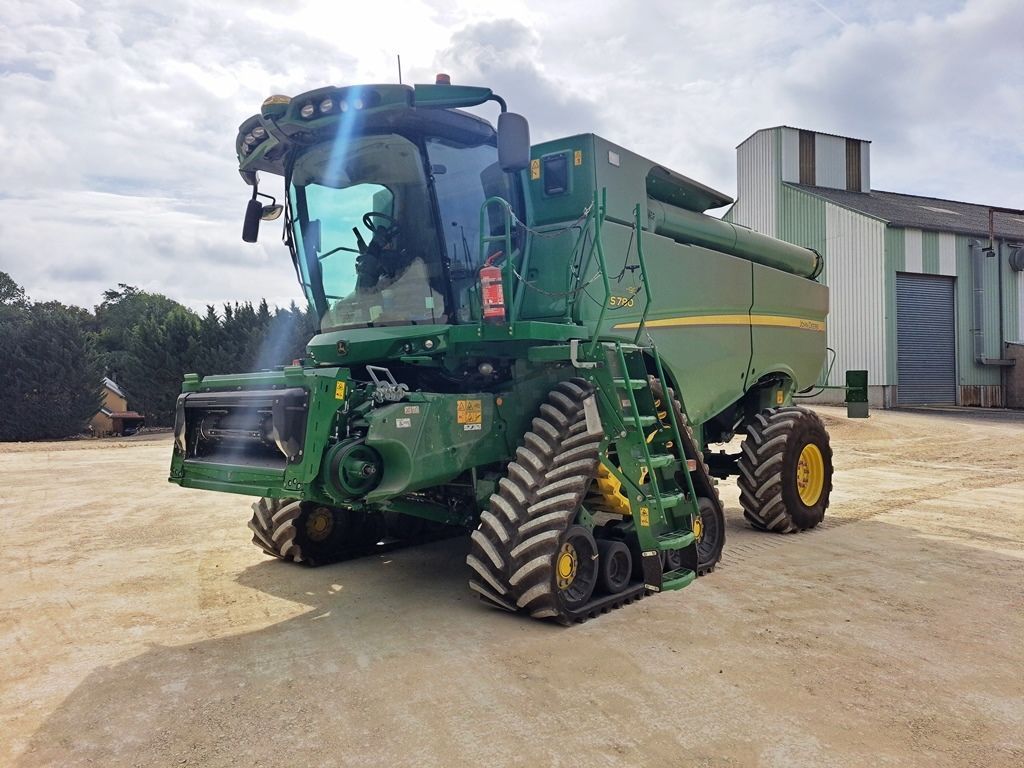 E-FARM: John Deere S780 - Moissoneuse-batteuse - id FVJKRPZ - Année: 2023 - Lecture du nombre d'heure: 213,France
