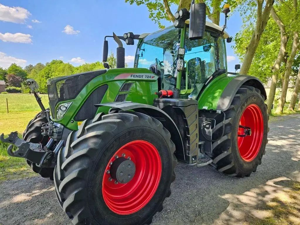 E-FARM: Fendt 724 Vario - Traktor - id EAI9XSE - 114.900 € - Baujahr: 2019 - Abgelesene Motorstunden: 5.100,Niederlande