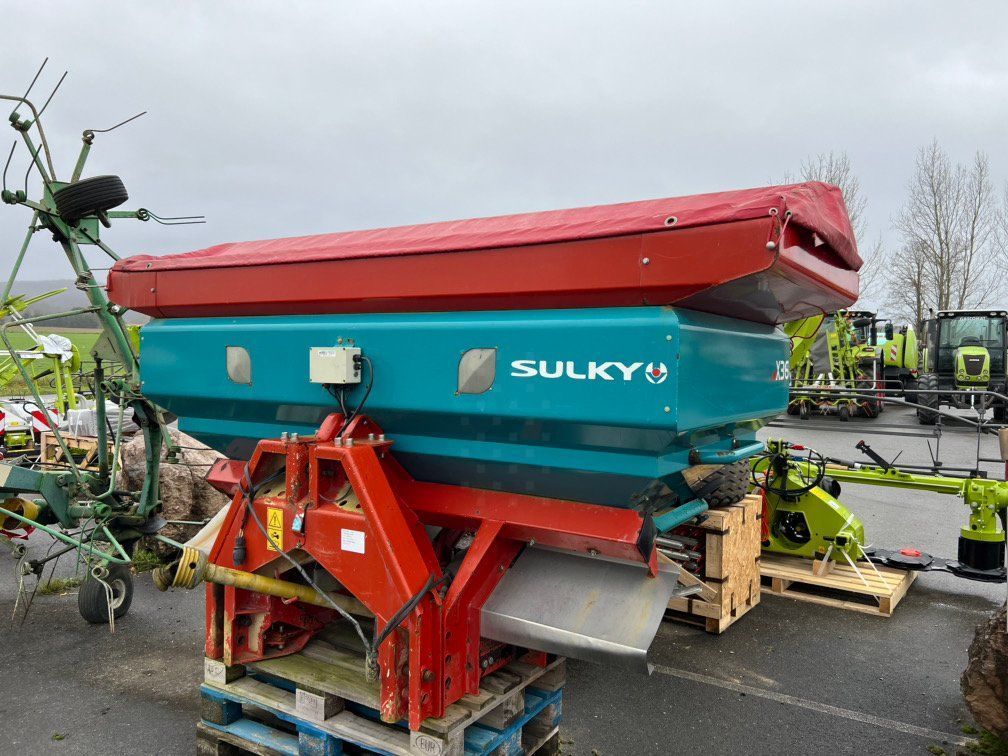 E-FARM: Sulky-Burel x36 wpb 2600l - Düngerstreuer - id YUGHTWU - 6.000 € - Baujahr: 2007 - Frankreich