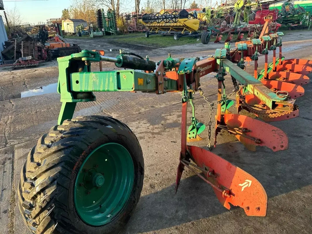 E-FARM: Kverneland BE 100 - Pług - id 2KVX1XJ - 6500 € - Niemcy