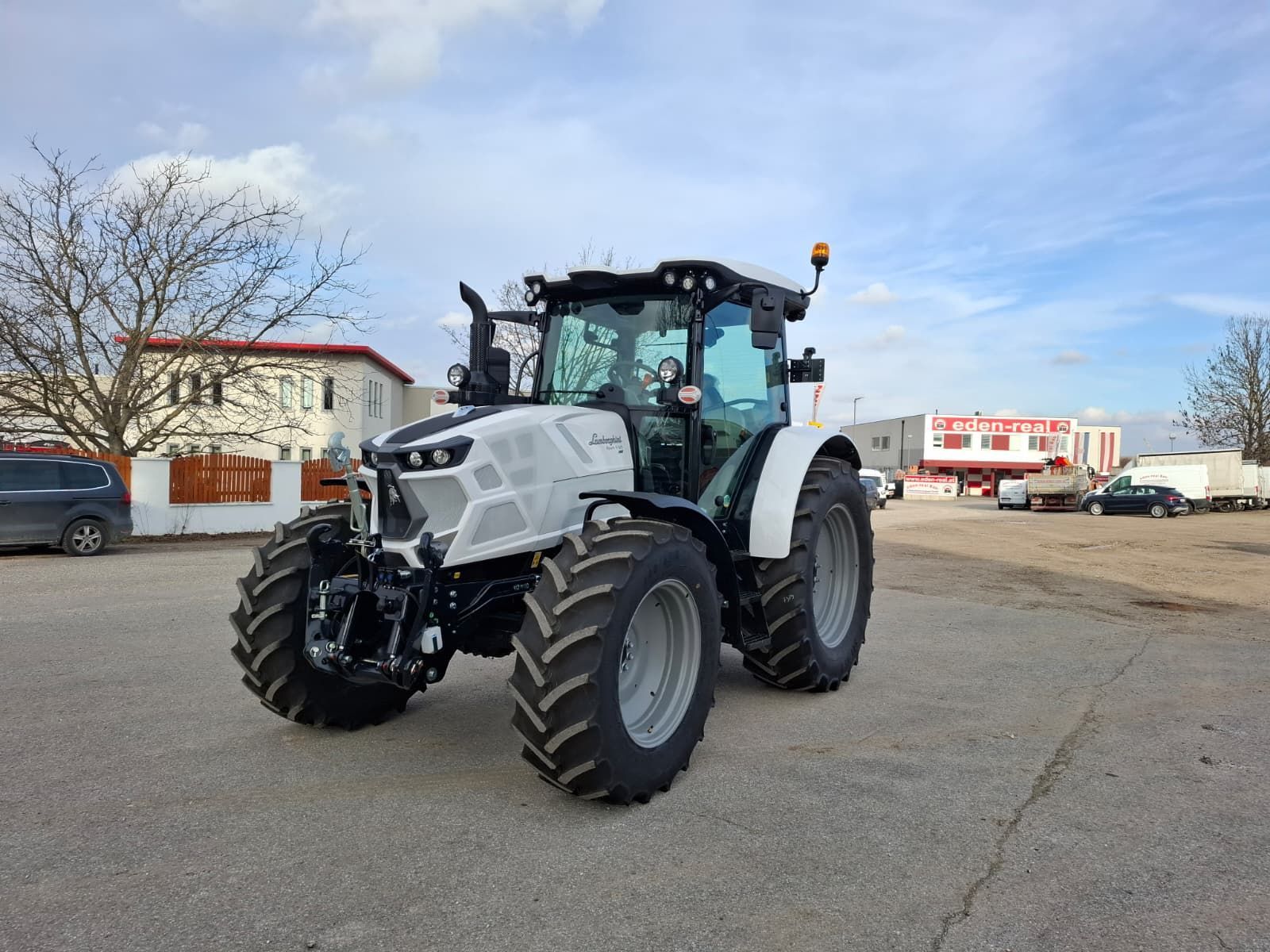 Lamborghini Spark R 125 Tractor €95,000