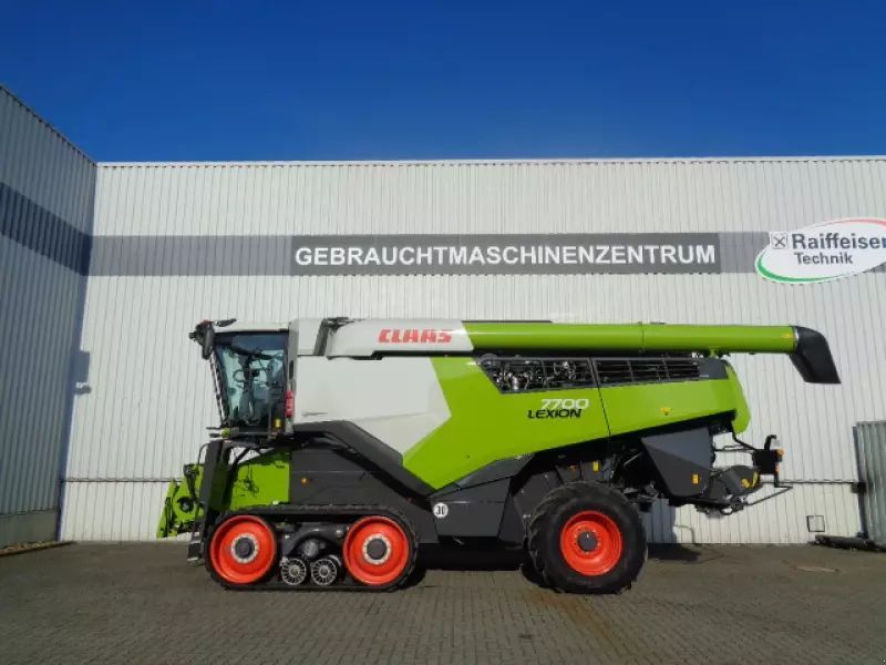 E-FARM: Claas Lexion 7700 - Mejetærsker - id PEIAE4S - 335.000 € - Produktionsår: 2022 - Motortimer: 880,Motoreffekt (HP): 549,Tyskland