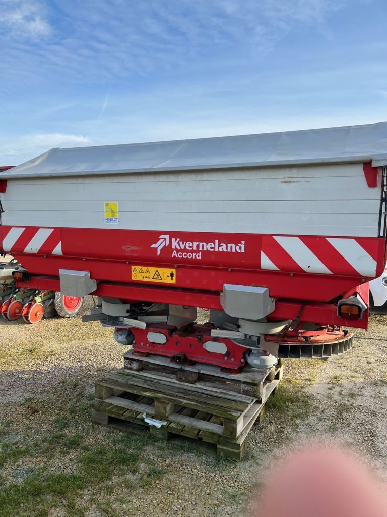 E-FARM: Kverneland exacta tl - Esparcidor de abono - id 1QFYYPJ - 6100 € - Año: 2010 - Francia