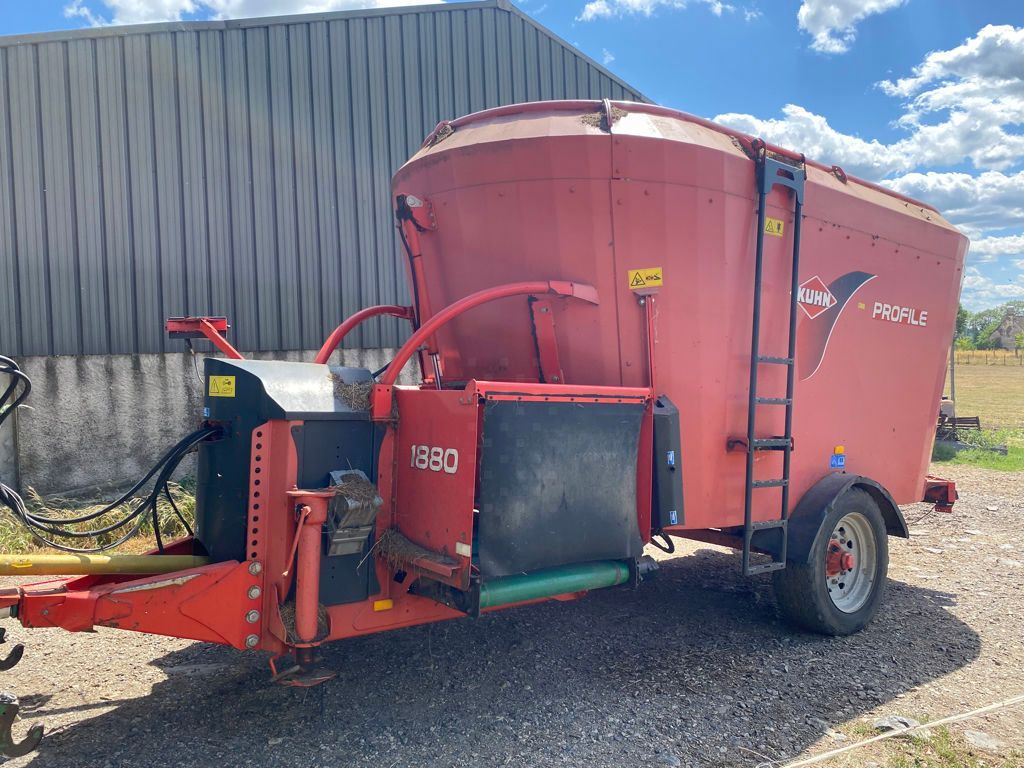 E-FARM: Kuhn profile 1880 - Mixer feeder - id WIPGWQQ - €6,700 - Year of construction: 2010 - France