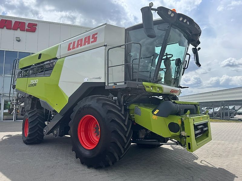 E-FARM: Claas Lexion 7500 - Moissoneuse-batteuse - id 3SMLJ79 - Année: 2023 - Lecture du nombre d'heure: 163,Puissance du moteur (chevaux): 462,Pologne