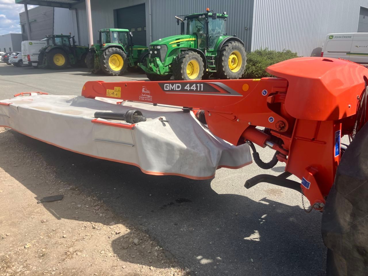 E-FARM: Kuhn GMD 4411 FF - Mower - id 4BMMDKP - €10,000 - Year of construction: 2019 - France