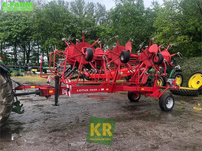 E-FARM: Lely lotus 1020 - Tedder - id QXAV4AT - €10,500 - Year of construction: 2008 - Netherlands