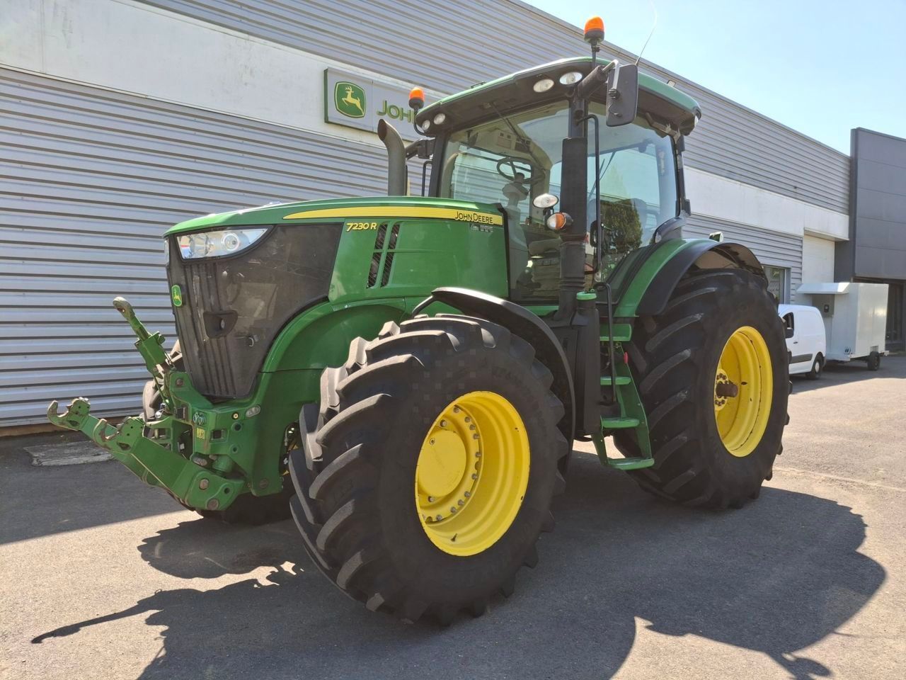E-FARM: John Deere 7230 R - Tractor - id 2J8AZVG - 69.000 € - Año: 2014 - Horas: 5460,Potencia del motor: 230,Francia