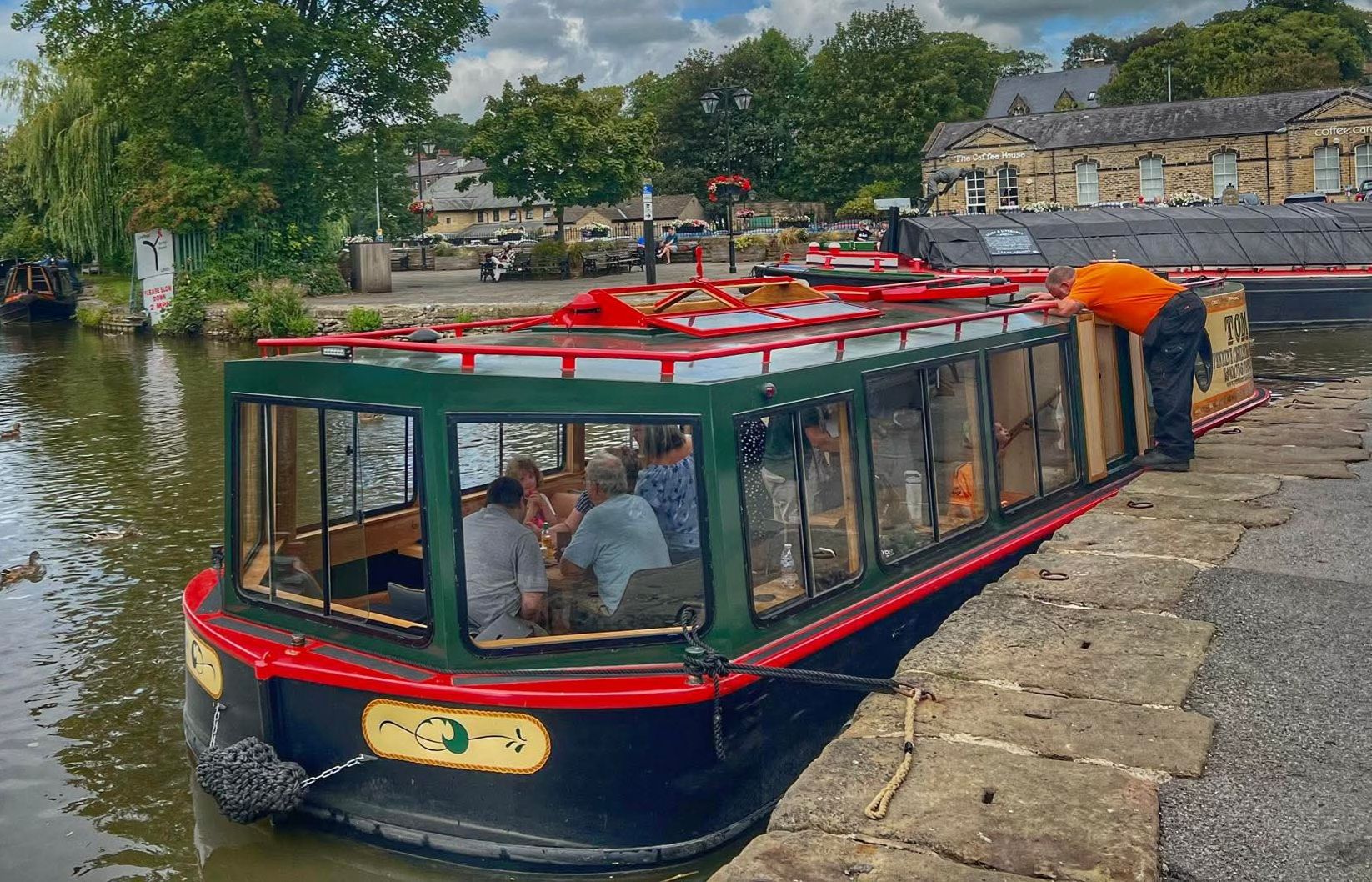 Skippered Canal Boat Trips in Skipton Skippered Canal Boat Trips in Skipton