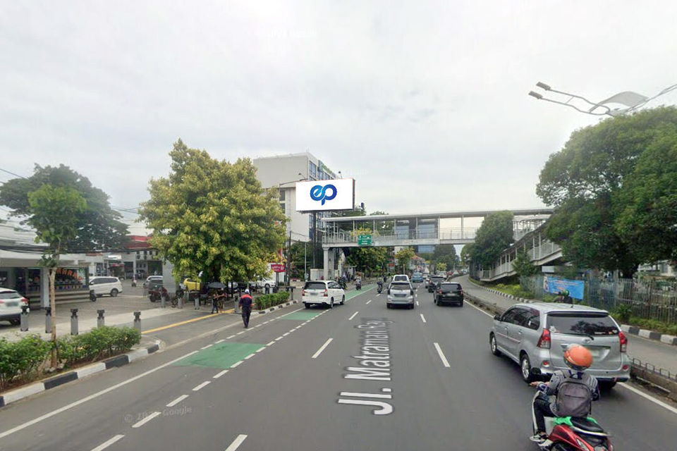 Jl. Matraman Raya (Depan Toko Buku Gramedia), Jakarta Timur