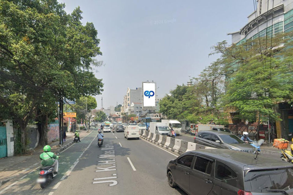 Billboard at Jl. K.H. Mas Mansyur (Dekat Gedung KPP Tanah Abang), Jakarta Pusat