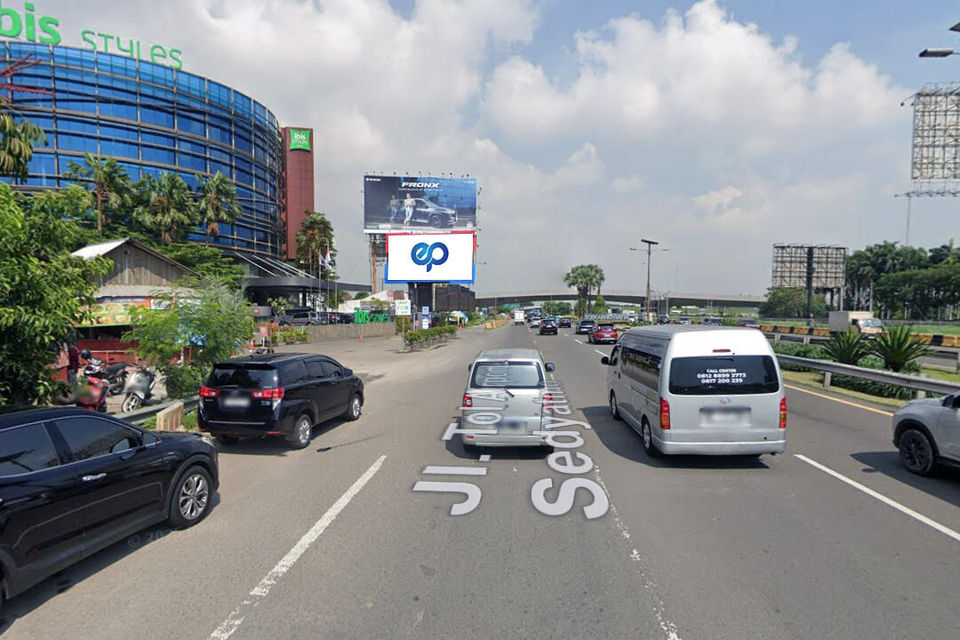 Videotron at JL. Tol Prof. Dr. Sedyatmo KM 32+800 (Depan Hotel IBIS), Tangerang