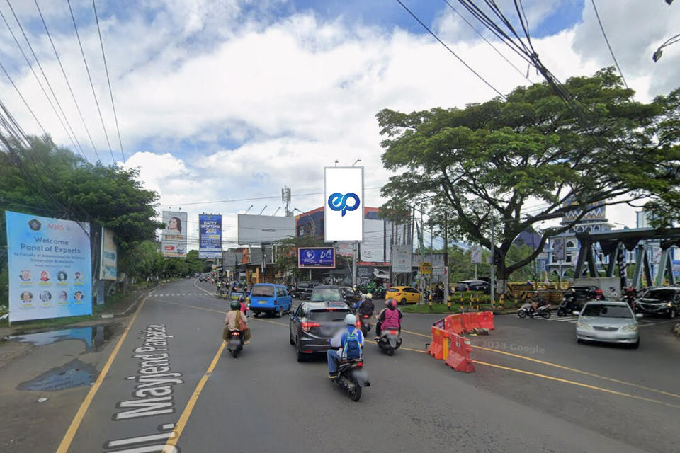 Billboard at JL. MT. Haryono ( Traffic Light UB ), Malang
