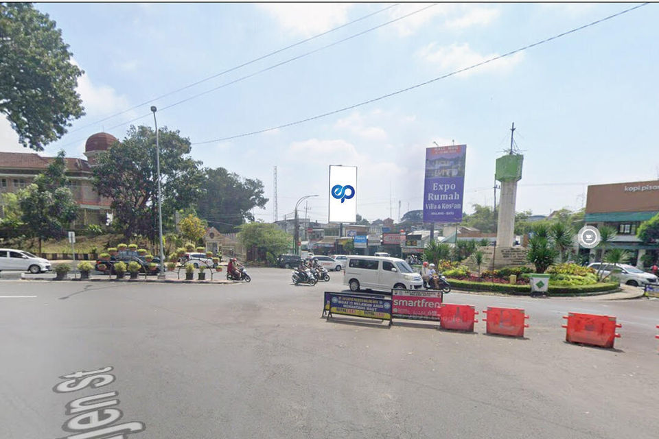 Billboard at Bundaran Jl. Bandung hadap ijen, Malang