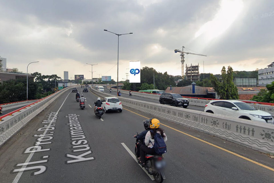 Billboard at JL. Dr. Djunjunan (Flyover Pasupati arah Gasibu), Bandung