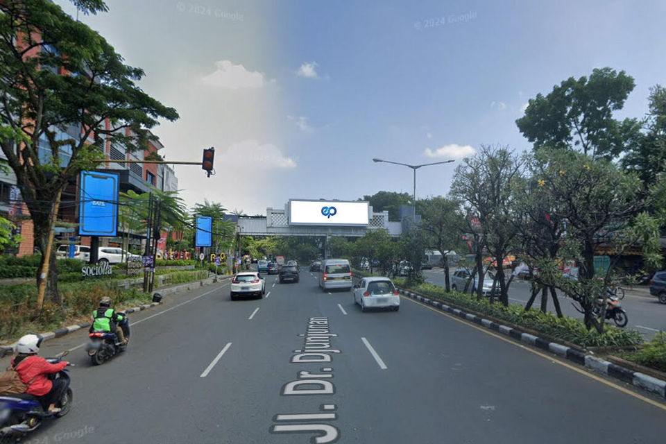 Billboard at JPO JL. DR. DJUNJUNAN (DEPAN D'BOTANICA), BANDUNG