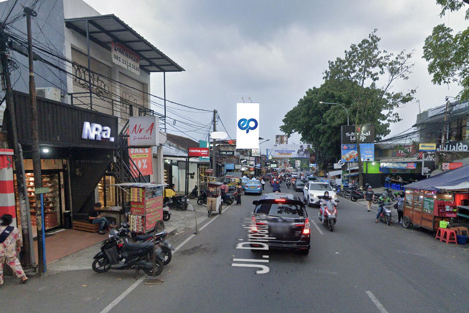 Billboard at JL. Dipatiukur Ibenk Motor (Dekat kampus Unikom), Bandung