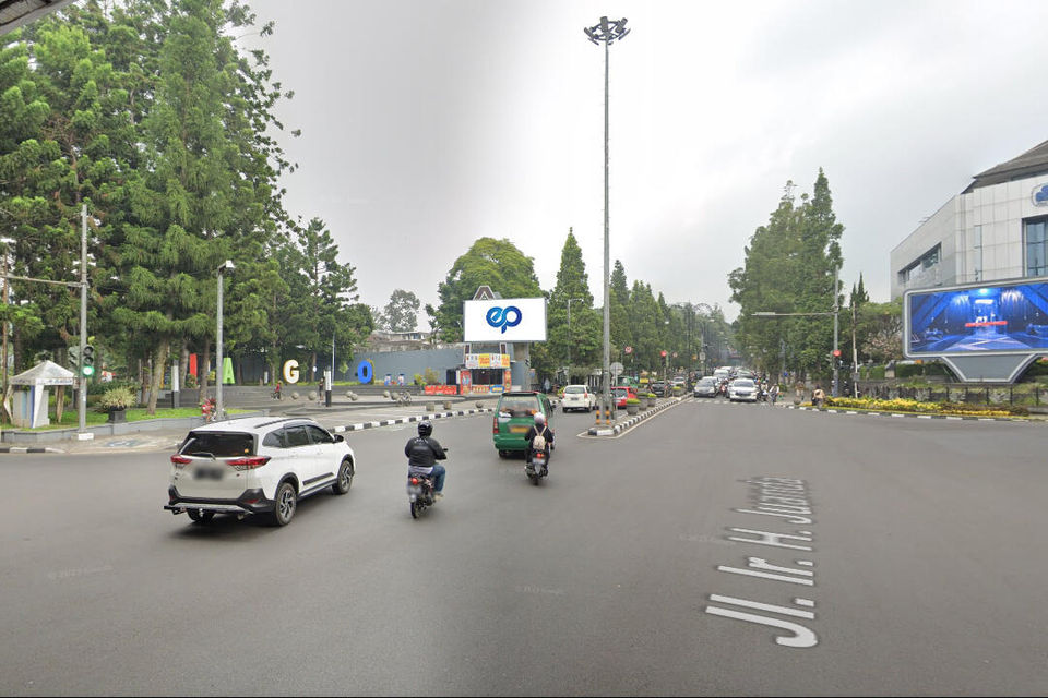 JI. Ir. H. Juanda (Taman Cikapayang Dago), Bandung