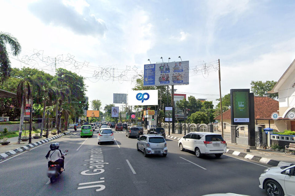 Billboard at JI. Gajahmada (Perempatan Kampung Kali Atas Pos Polisi), Semarang